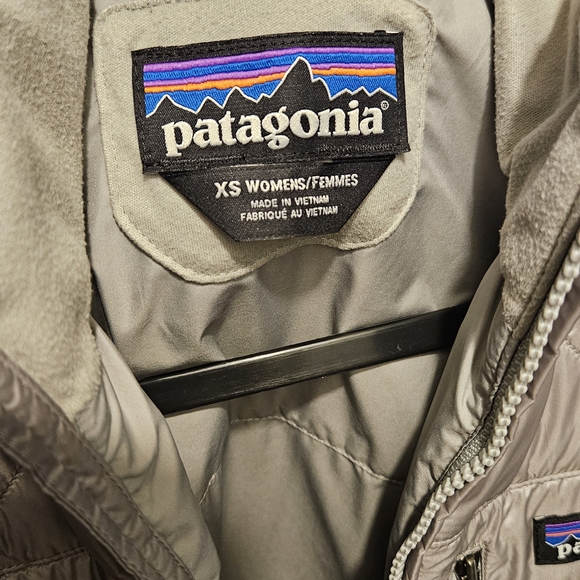 Patagonia Women's Silver Long Puffer Coat - Picture 9 of 9